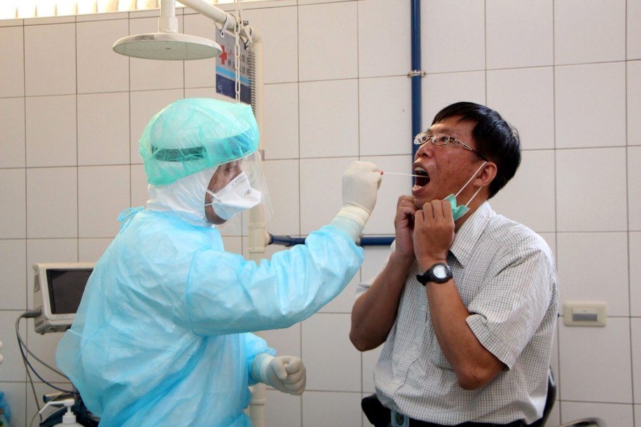 Wirus zabija coraz więcej ludzi. Ofiar ponad tysiąc