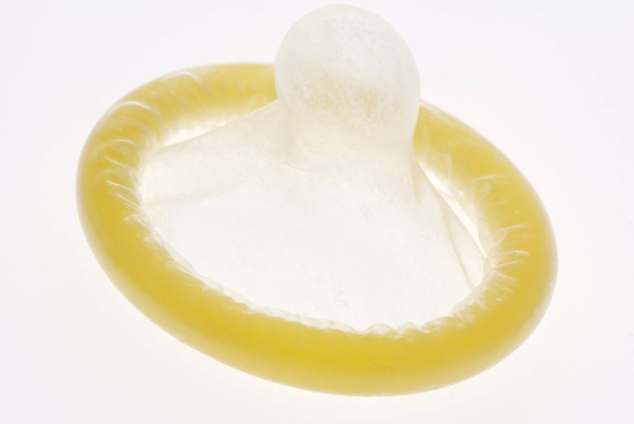 Były piłkarz będzie sprzedawał... owocowe prezerwatywy