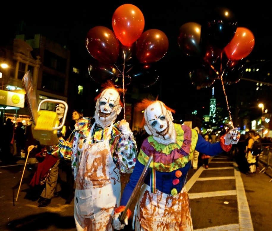 Awantura w Halloween. Przechodnie obrzuceni jajkami