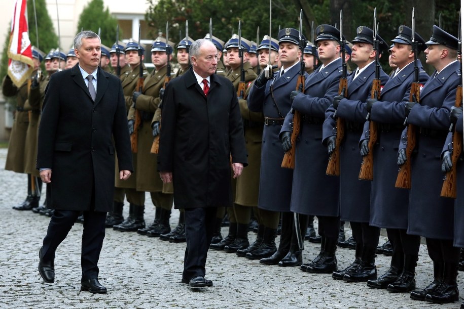 Raport o CIA. Siemoniak nakazał ostrożność żołnierzom