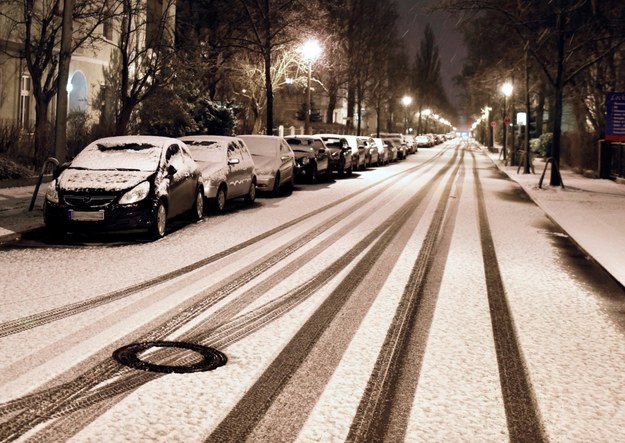 Fatalne warunki na drogach: Śnieg i marznąca mżawka