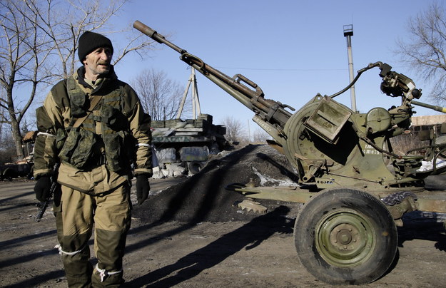 Wzajemny ostrzał na Ukrainie, a szef MSZ Niemiec mówi o "odprężeniu"