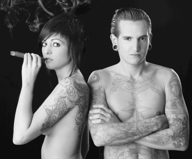 Męskie tatuaże nie tyle przyciagają partnerki, ile... odstraszają rywali