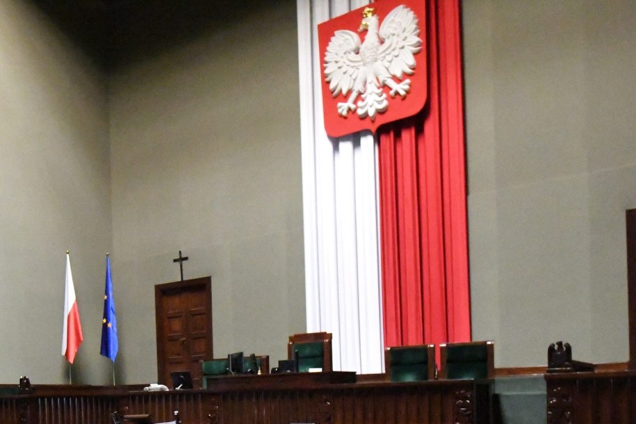 W Sejmie trwa protest posłów. Kto jest w sali plenarnej?