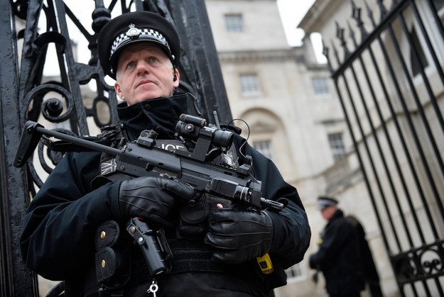 Wielka Brytania: Przed parlamentem aresztowano mężczyznę z nożem