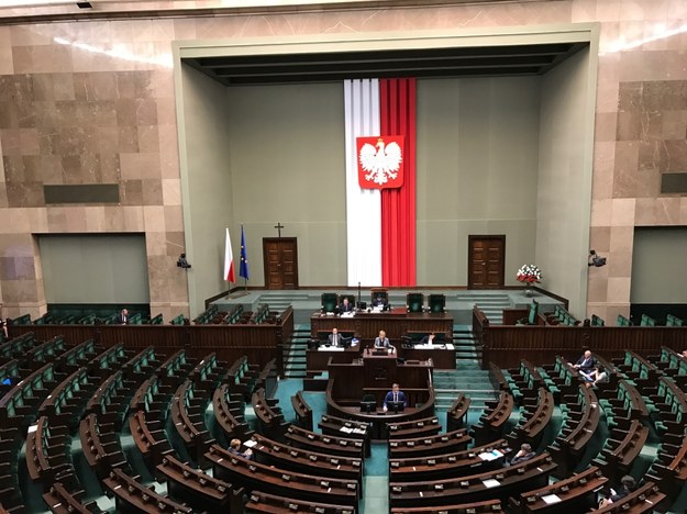 Sondaż CBOS: Wysoki wynik PiS, poważne kłopoty opozycji