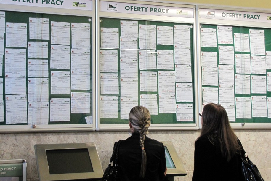 Brakuje pracowników, m.in. pielęgniarek, budowlańców i kierowców ciężarówek