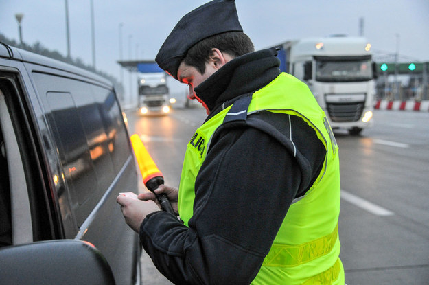 Jechali pod prąd autostradą i drogą ekspresową. Absurdalne tłumaczenia