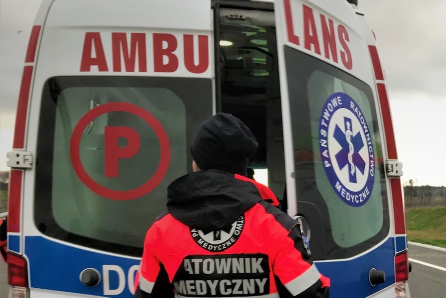 Matka najechała na wózek ze swoim dzieckiem. Chciała uchylić okna w samochodzie