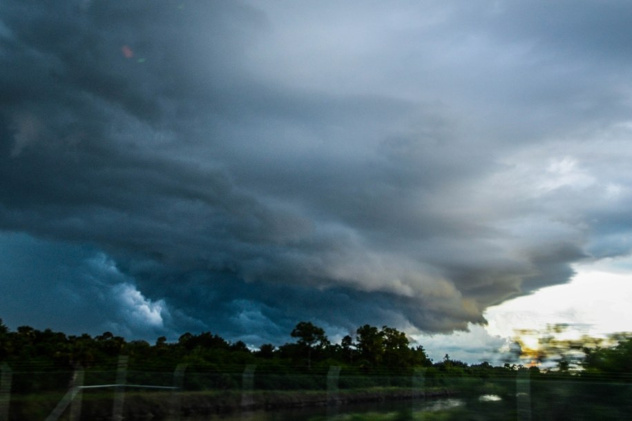 Kolejne deszcze nad Polską. Wydano ostrzeżenia dla 8 województw