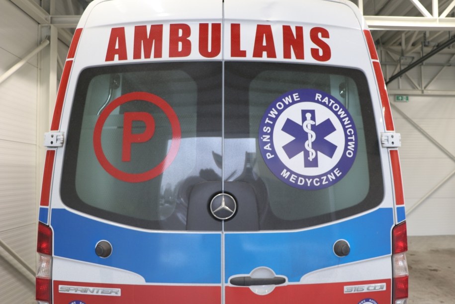 Groźny wypadek paralotniarza. Mężczyzna był "holowany" przez samochód