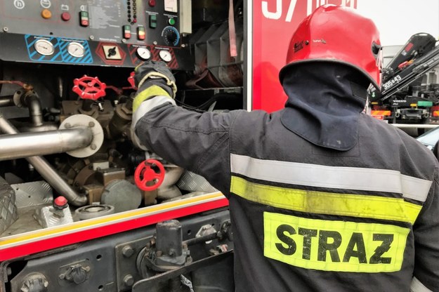 Pożar wysypiska śmieci w Kobiernikach. Akcja straży pożarnej