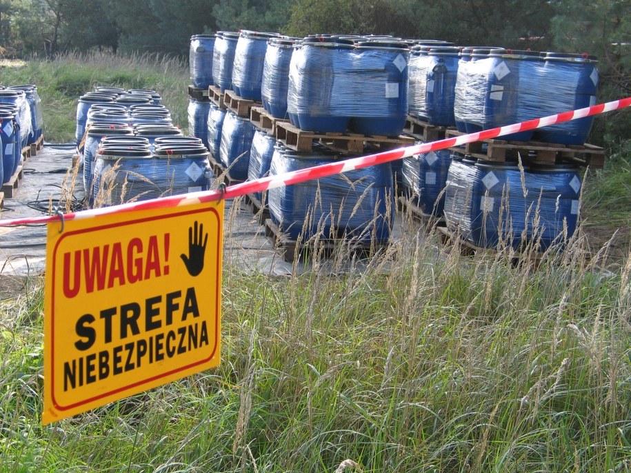 Kujawsko-pomorskie: Policja odkryła składowisko odpadów chemicznych