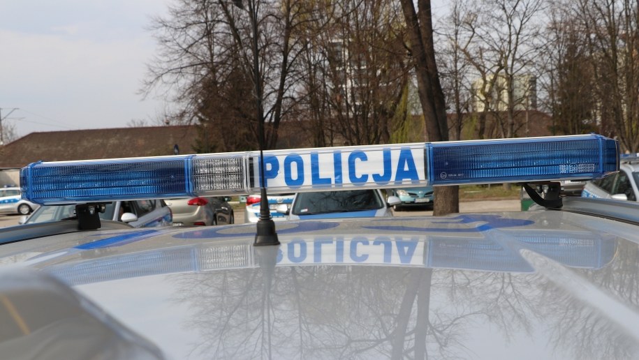 Policjanci eskortowali do szpitala mężczyznę z atakiem kolki nerkowej