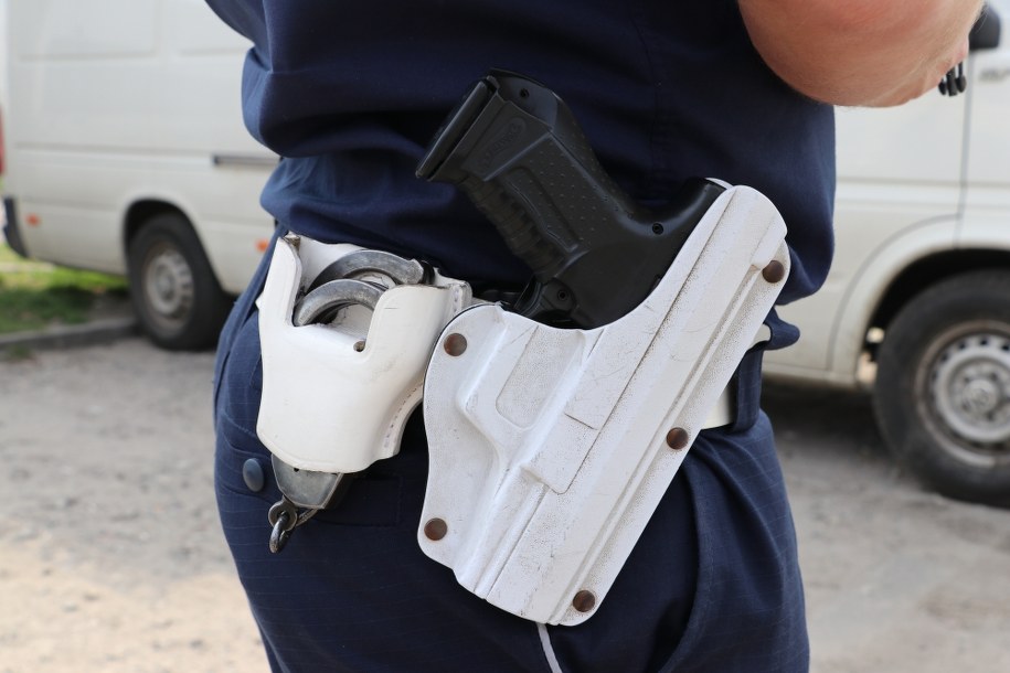 Policjant ranny podczas interwencji. Padły strzały ostrzegawcze
