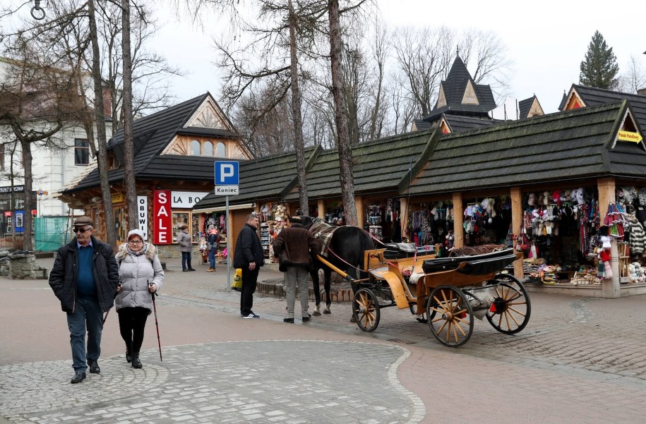 Wypadek na Gubałówce. Koń kopnął dziewczynkę w twarz