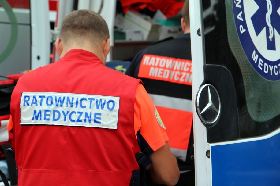 Wypadek autobusu na Dolnym Śląsku. Dzieci jechały nim na basen