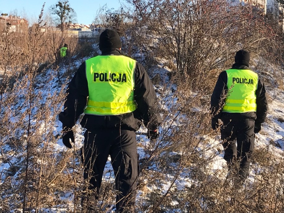 Zaciągnął ojca do auta i odjechał. Akcja policji w Świętokrzyskiem