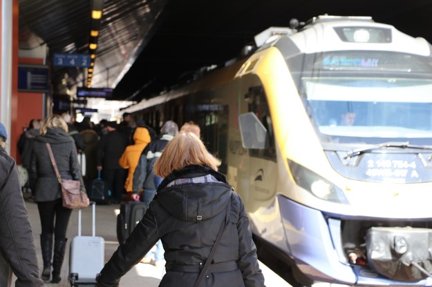 Lawina utrudnień na Dworcu Gł. w Krakowie. PKP Intercity: Pasażerowie mogą starać się o odszkodowanie