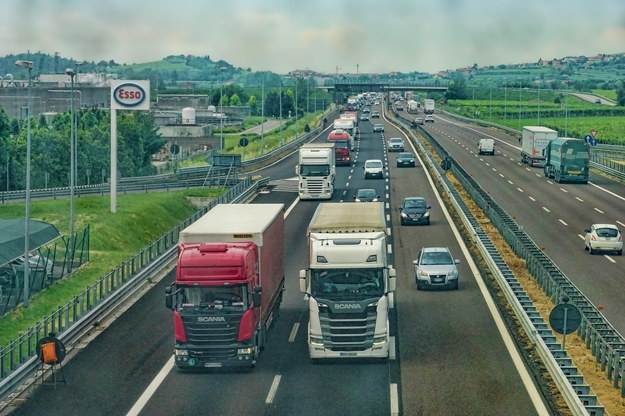 Komisja transportu PE poparła niekorzystny dla polskich przewoźników pakiet mobilności