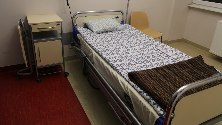 Do szpitala trafił mężczyzna z pierścieniem na penisie. Pomogli strażacy