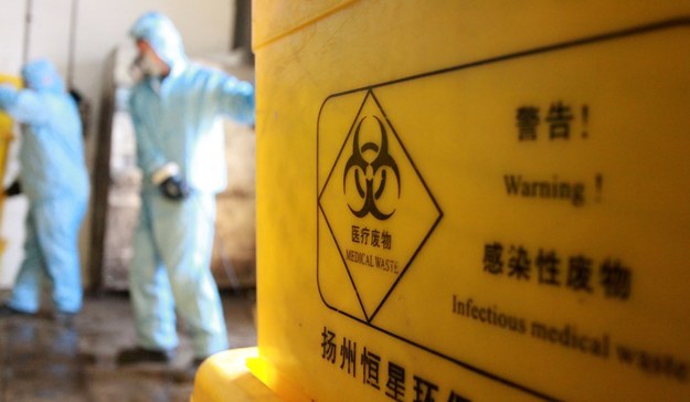 Epidemia koronawirusa. Czy otwieranie paczek z Chin jest bezpieczne?