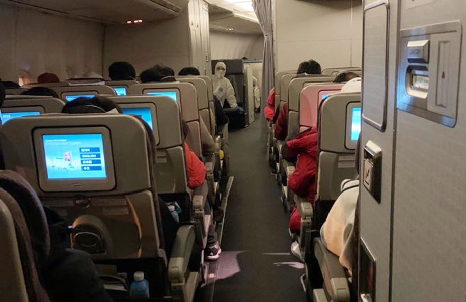 Ewakuowani z Wuhanu Polacy do wieczora będą w kraju. Wylądują we Wrocławiu