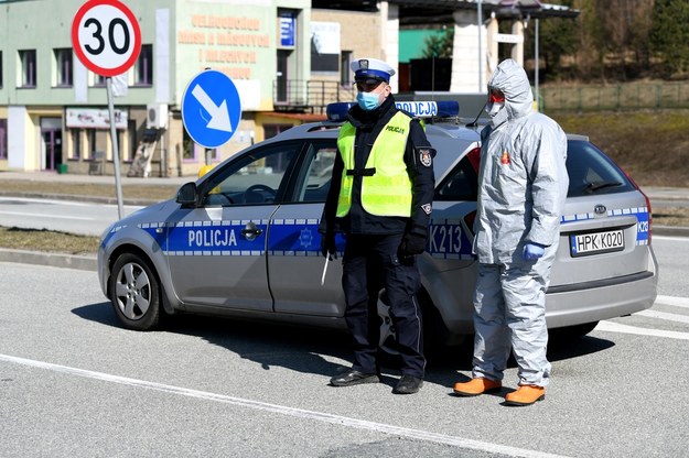 Polski rząd wprowadza nowe obostrzenia. Jak ich przestrzegania będzie kontrolowała policja?