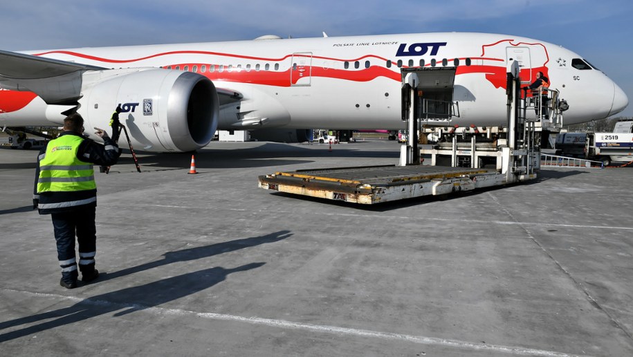 Dworczyk: Do 5 kwietnia chcemy zakończyć program „Lot do Domu”