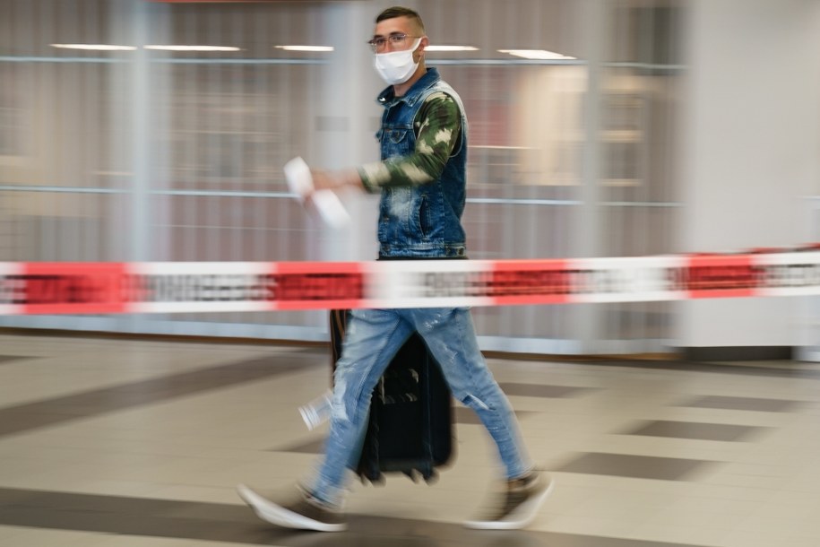 Czy dziecko będzie musiało nosić maseczkę? Kiedy wolno pojechać na święta do bliskich? Odpowiadamy na Wasze pytania!