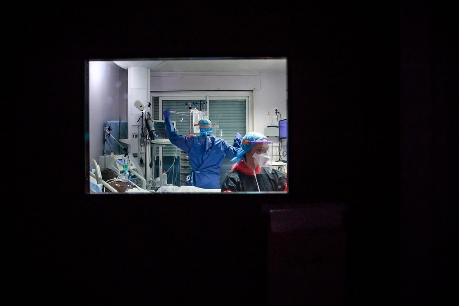 Koronawirus we Francji. Już ponad 13 tys. ofiar epidemii