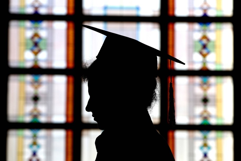 Możliwość wstrzymania spłat kredytów studenckich i wprowadzenia zmian w rekrutacji. Tarcza 3.0 dla uczelni