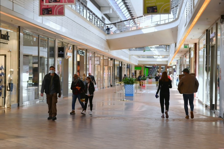 Seria fałszywych alarmów w kilkunastu galeriach handlowych