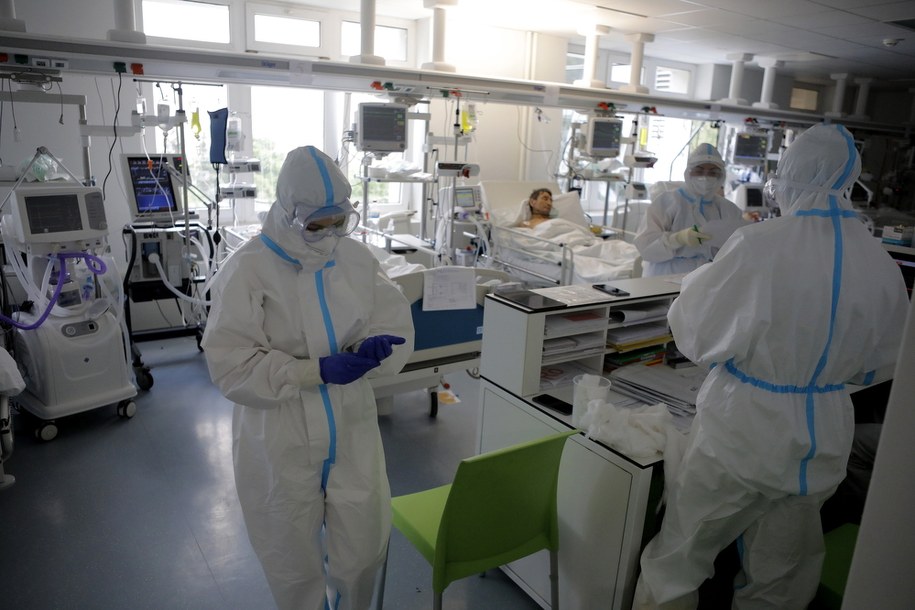 Szpital po niemal dwóch miesiącach wznawia operacje. Kolejka oczekujących rosła