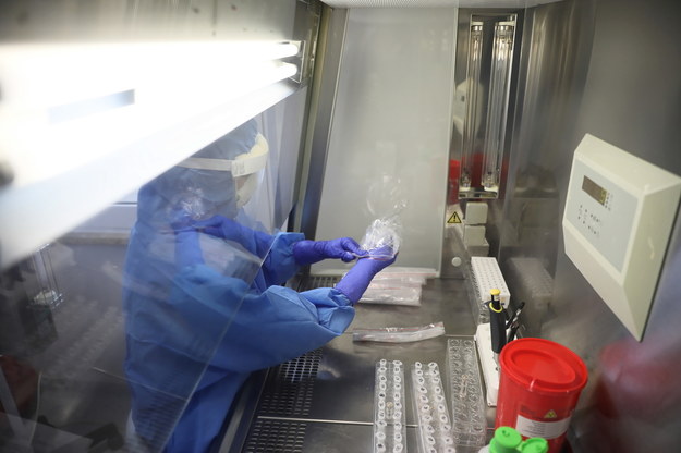 Eksperci: Powszechniejsze szczepienia przeciw grypie ułatwiłyby diagnozę COVID-19