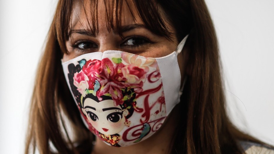 Badania: Maseczki z poliestru są bezpieczniejsze niż te z bawełny