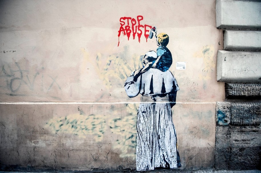 Vademecum Watykanu ws. pedofilii: Biskupi powinni zawiadamiać wymiar sprawiedliwości