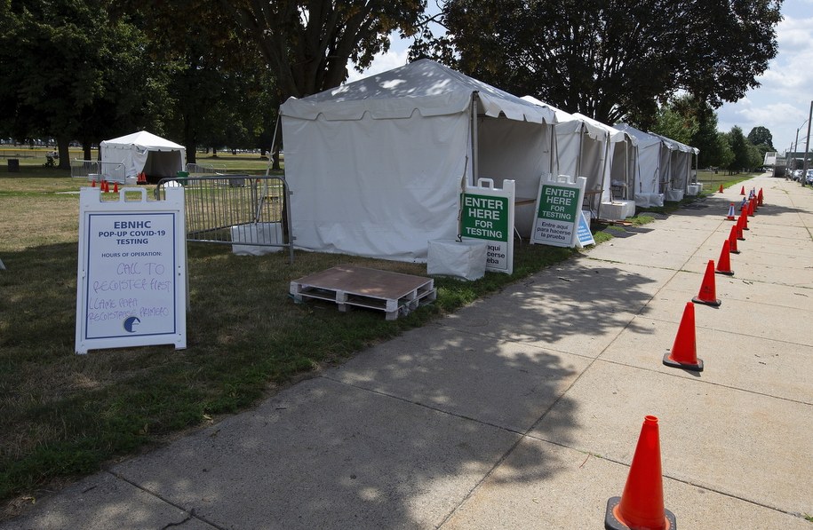 Punkty kontrolne przy wjeździe do Nowego Jorku. Kwarantanna dla przybywających do miasta