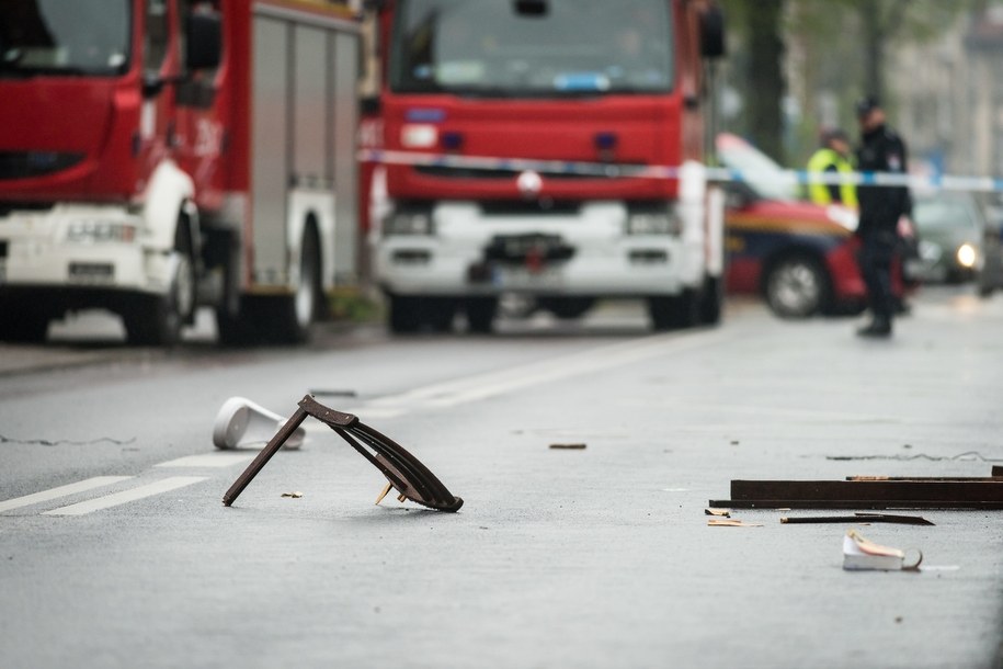 Pożar hali w Karczewie. W pogorzelisku znaleziono zwęglone ciało