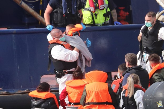 Migranci zostawieni przez Francuzów na brytyjskich wodach