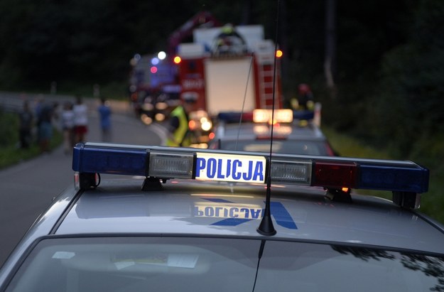 13 zniszczonych aut, ranni policjanci. Trzy wypadki na S7 koło Kielc