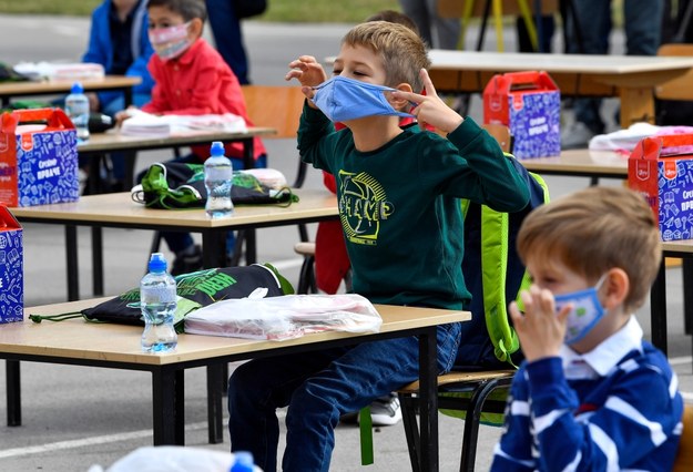 Maseczki nie zabijają. Nie ma mowy o przytruciu nadmiarem CO2