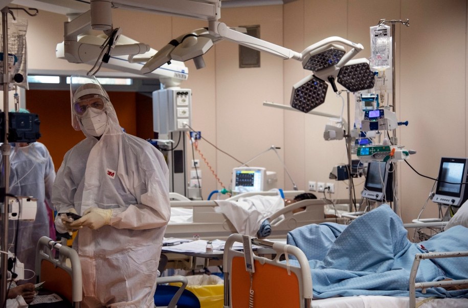 Najwięcej zgonów od początku epidemii. Ponad 13 tys. nowych zakażeń [NOWE DANE]