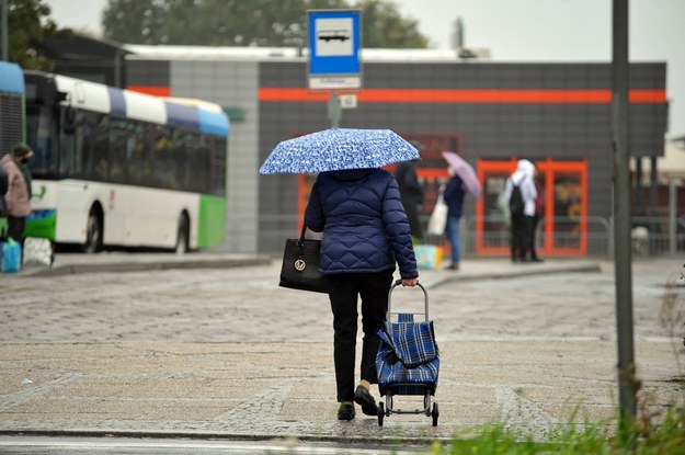 Seniorzy z zakazem wyjścia z domu? "Rozporządzenie jest niejasne"