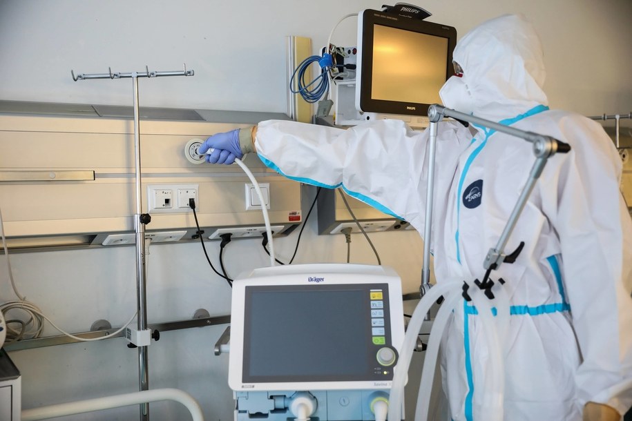 Podlaskie: Tylko cztery wolne respiratory dla chorych na Covid