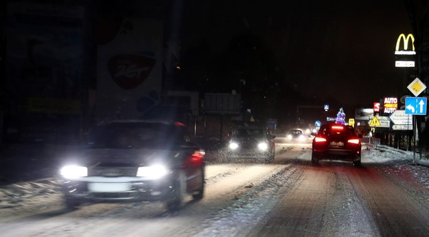 Zima na drogach: Koszmar kierowców na zakopiance. Tworzyły się wielokilometrowe korki