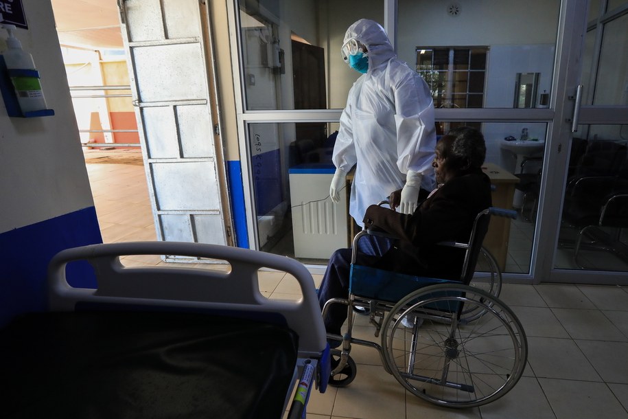 Zakażeni koronawirusem po raz drugi mogą przechodzić Covid-19 ciężej