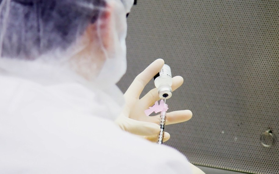 Szczepionka Pfizera dopuszczona do użytku w USA. Pierwsze szczepienia w ciągu kilku dni