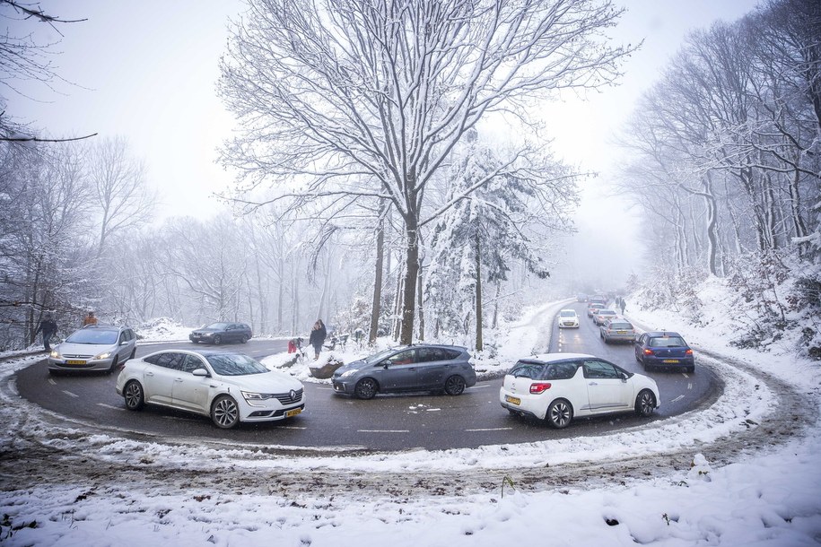 Ślisko w 9 województwach. IMGW ostrzega przed oblodzeniem