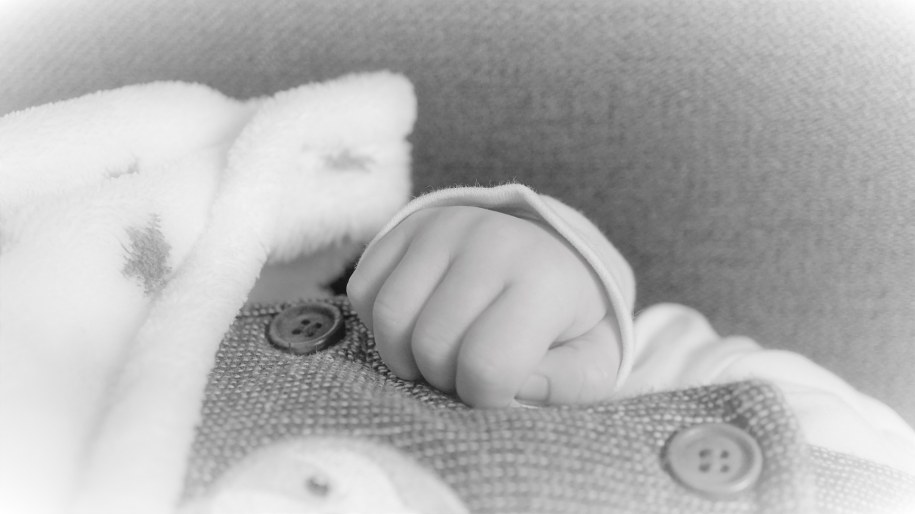 Łódzkie: Nie żyje 3-tygodniowe dziecko, rodzice byli pijani